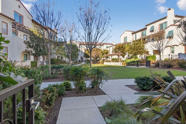 Building Photo - 3-Bed + 3.5-Bath Townhouse | Springville | Camarillo | Unfurnished