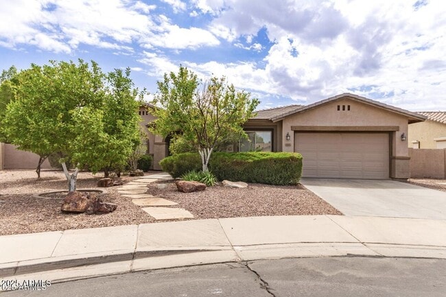 Building Photo - 1515 N Los Alamos Cir