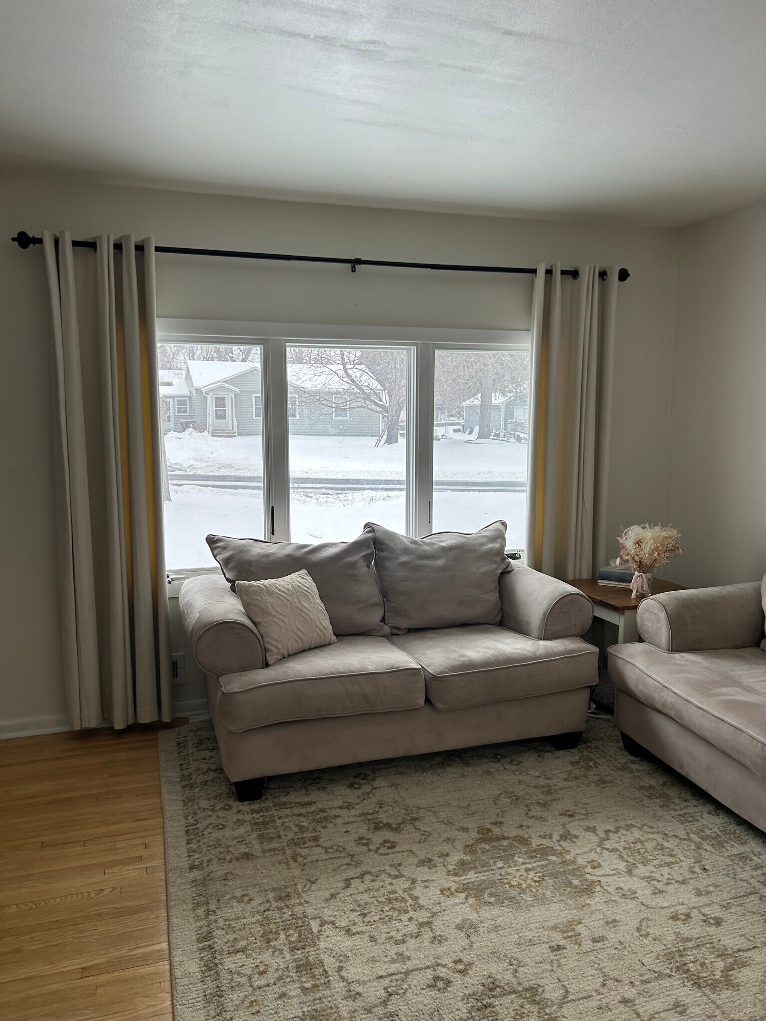 Building Photo - 1713 Laurie Rd E