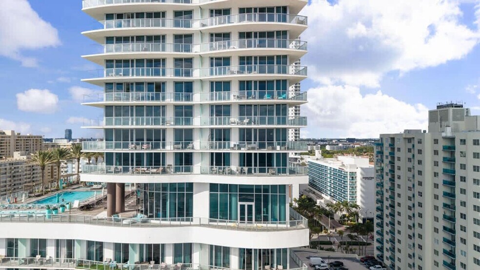 Building Photo - 4011 S Ocean Dr