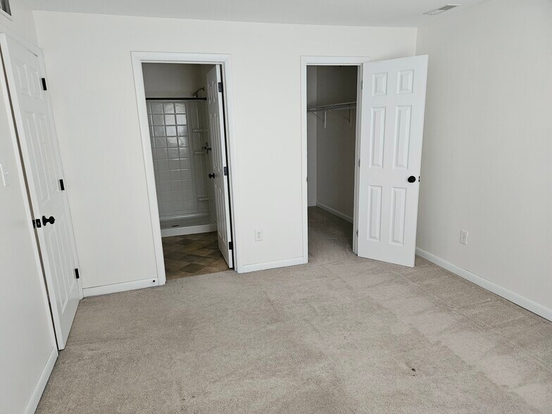 Building Photo - 4711B Dunbarton Rd