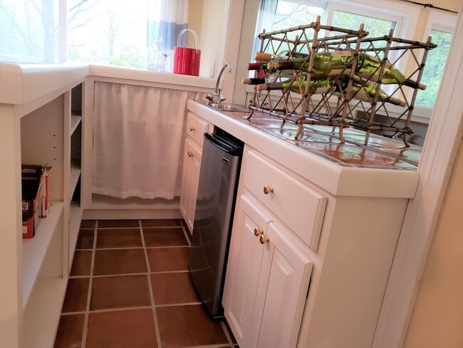 Building Photo - W280N1690 Golf View Dr