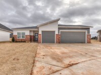 Building Photo - Beautiful New Construction Home in Edmond