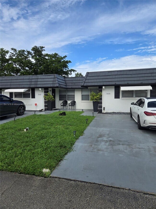 Building Photo - 7602 NW 73rd Terrace