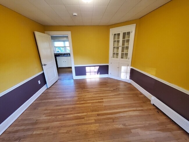 Building Photo - 450 Oak St