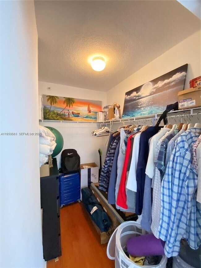 Building Photo - 1350 SE 3rd Ave