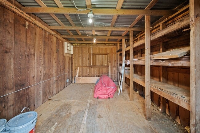 Building Photo - 2004 White Oak Dr
