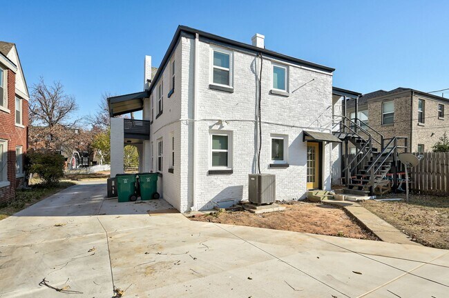 Building Photo - N Gatewood Ave Duplex