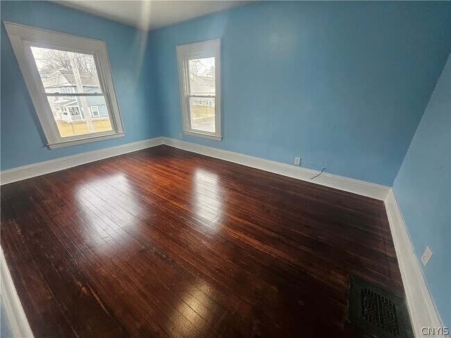 Building Photo - 1330 Midland Ave