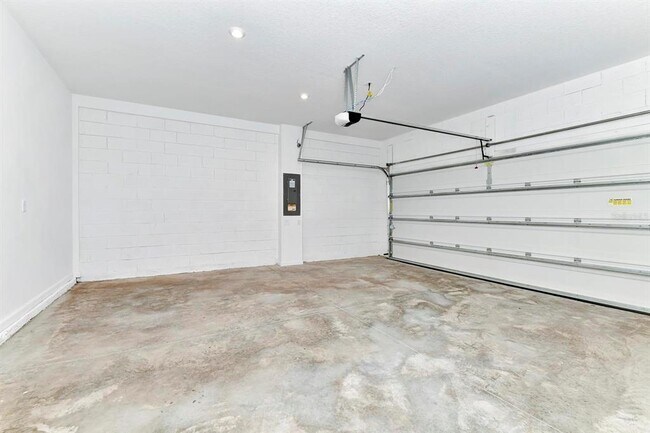 Building Photo - 11511 Sunsail Ave