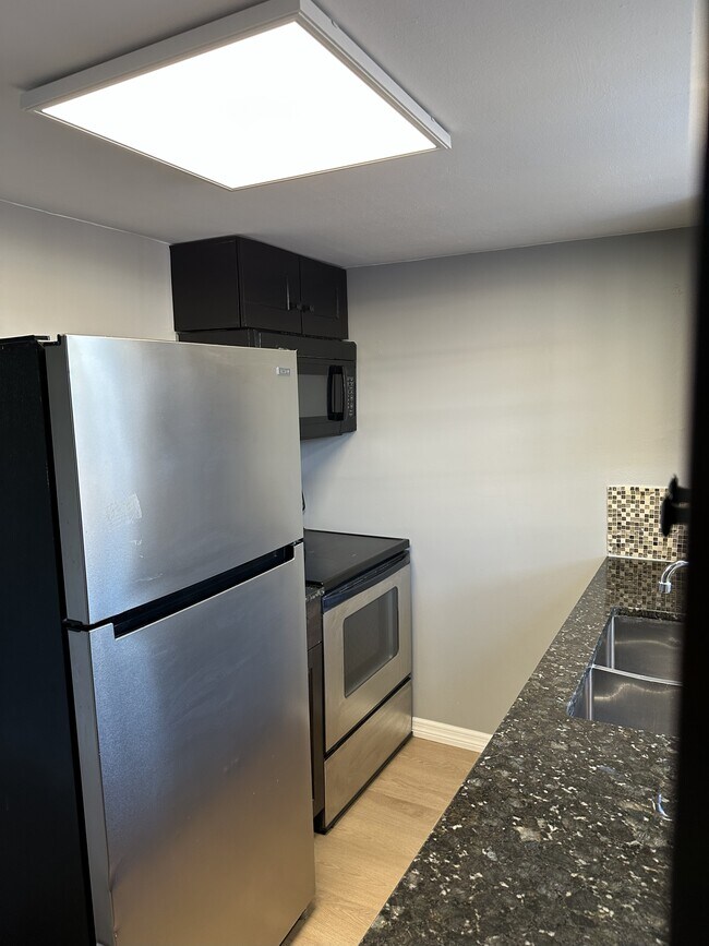 Building Photo - 1062 85th Terrace N