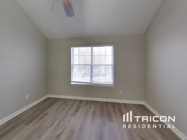 Building Photo - 65 Applewood Cir