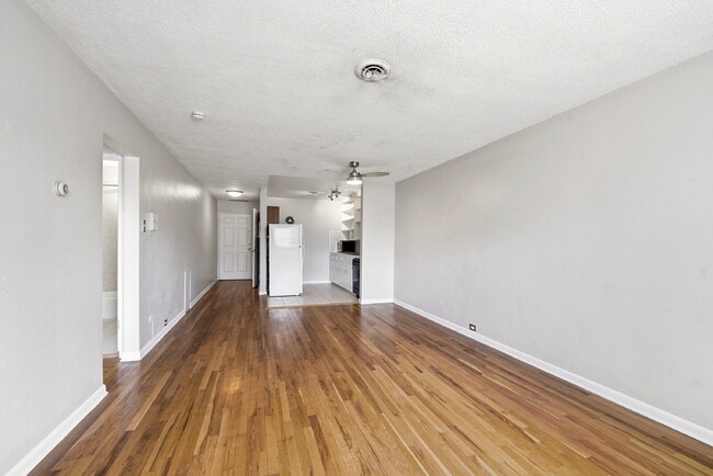 Building Photo - $1,480.95 with $300 off the first month's rent, 1 Beds - 1 Bath, Condo in Denver with Onsite Laun...