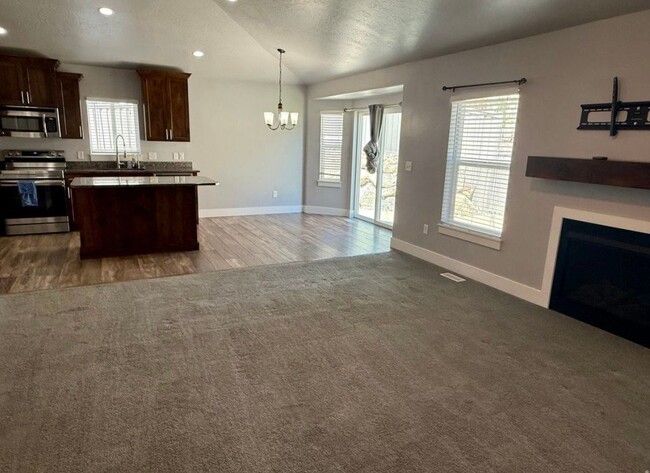Building Photo - 7081 Hollow View Ct