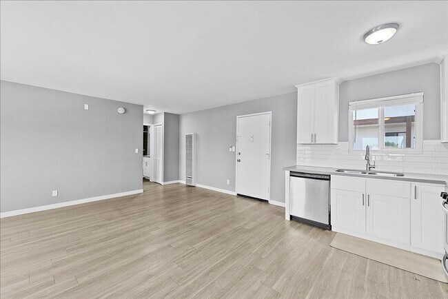 Building Photo - Beautiful One Bedroom Apartment In the Hea...