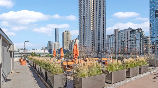 Building Photo - 345 N La Salle Dr