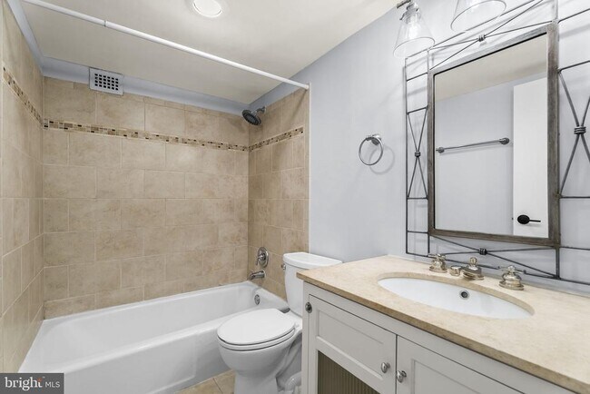 Building Photo - 301 N Beauregard St