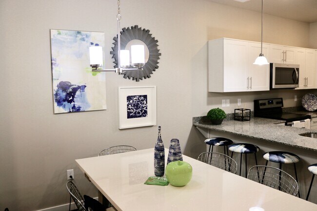 Building Photo - 556 E 250 N