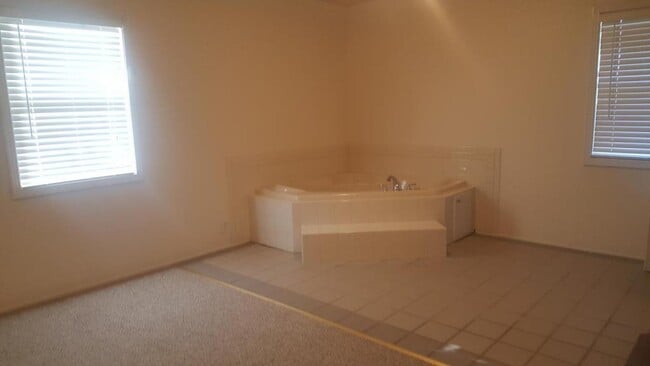 Building Photo - 8072 W Van Hook St