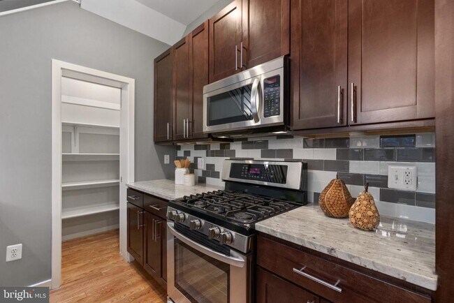 Building Photo - 1423 1st St NW