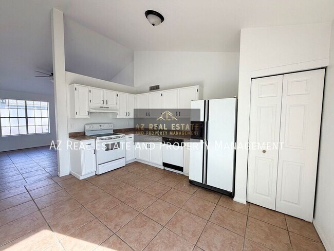 Building Photo - 5960 W Oregon Ave