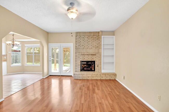 Building Photo - 16412 Framingham Cir