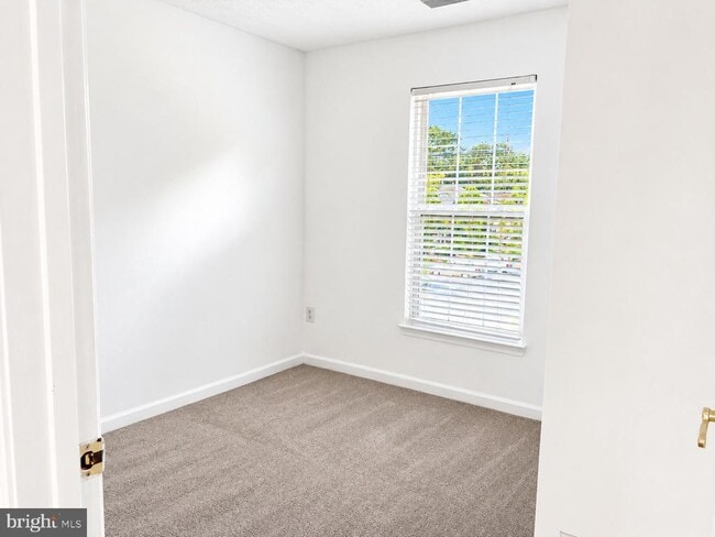 Building Photo - 8720 Thornbrook Dr