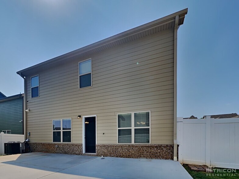 Building Photo - 2202 Bridgewater Pass