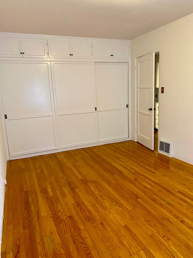 Bedroom One Closet - 1935 1/2 Palmerston Pl