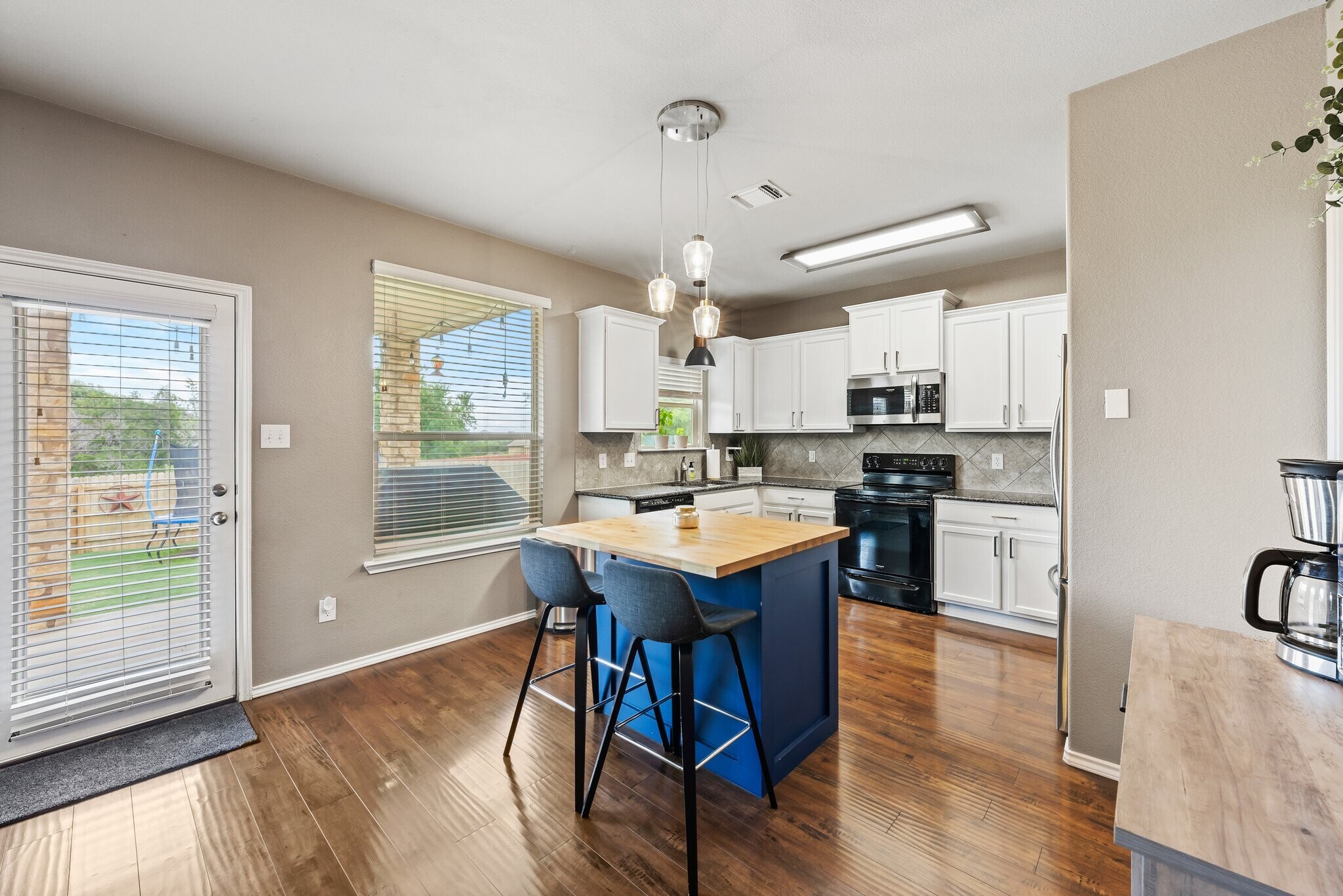 Building Photo - 5221 Cicero Dr