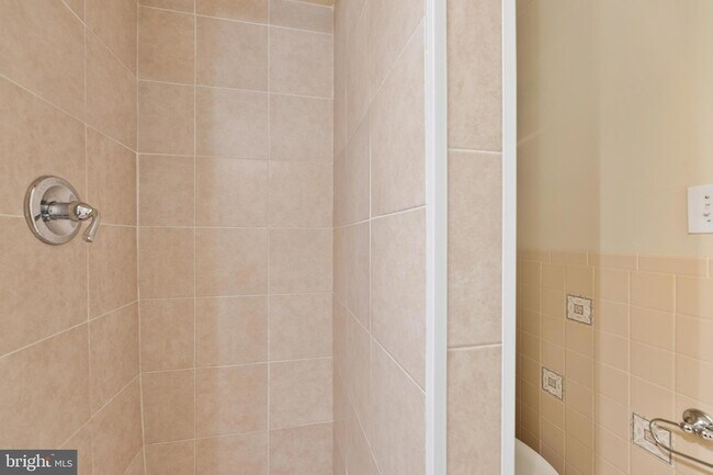 Building Photo - 2231 Otis St NE