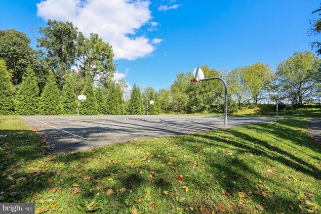 Building Photo - 13950 Estuary Dr