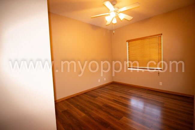 Building Photo - spacious 4-bedroom, 3-bathroom