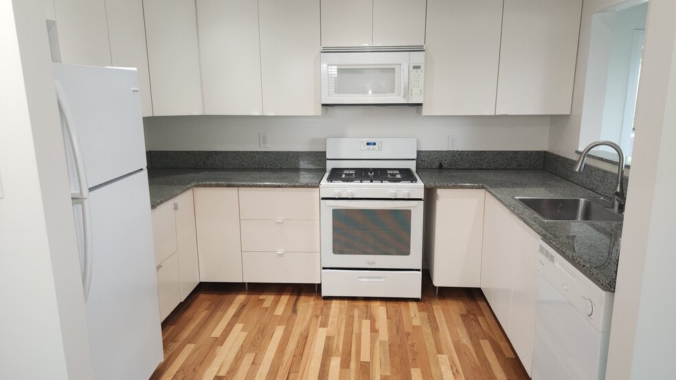 Building Photo - 3548 Military Ave