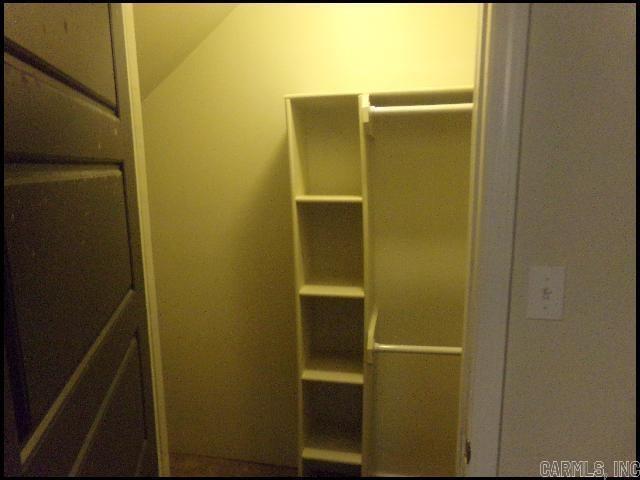 Building Photo - 102 Pin Oak Cove