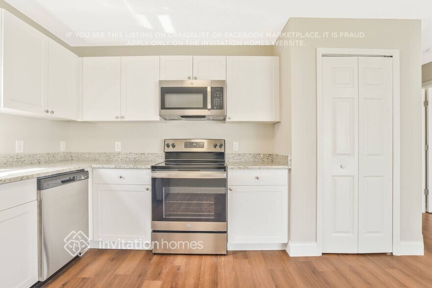 Building Photo - 2218 Santa Lucia St