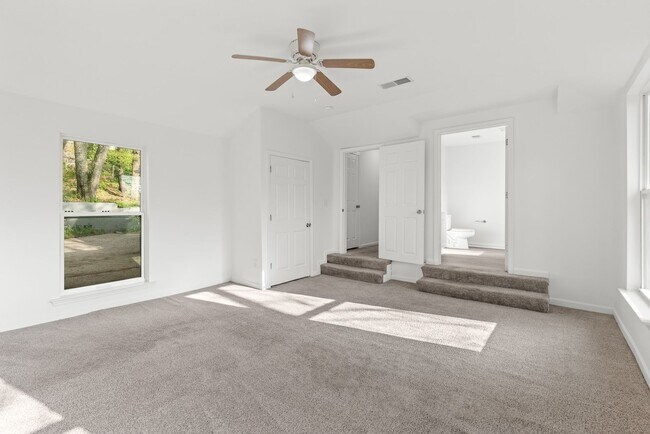Building Photo - Stylish & Newly Renovated 3 Bedroom 2 Bath...