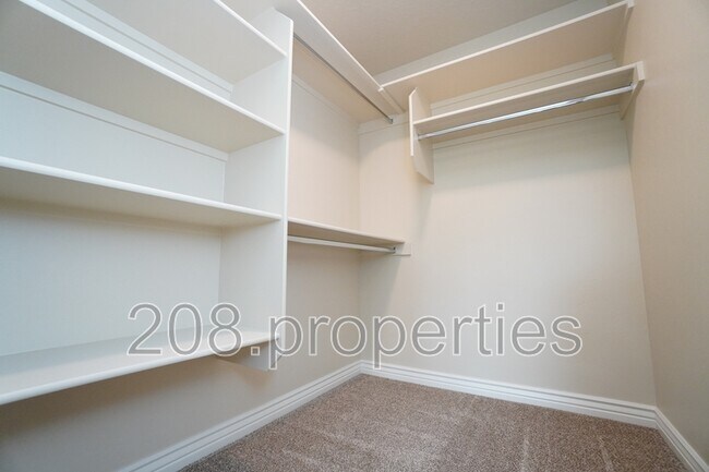 Building Photo - 38 E Ranch Dr