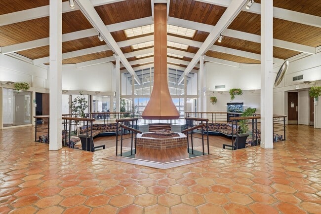 Building Photo - 4000 Triumvera Dr