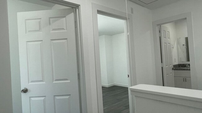 Building Photo - Beautiful house, perfect for families!!