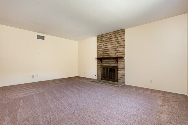 Building Photo - Traditional Home in North Fletcher Hills!
