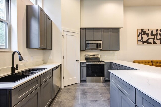 Building Photo - 13906 Bee Flower Ln
