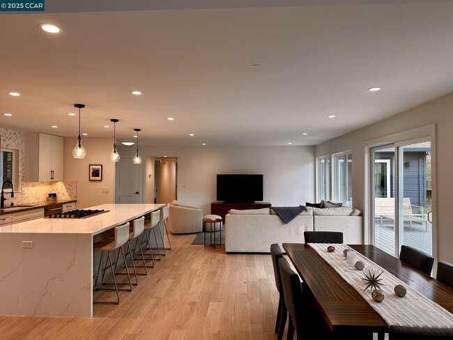 Building Photo - 226 Alderbrook Pl