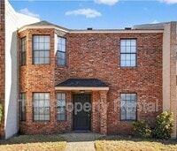 Building Photo - 3220 Preston Dr