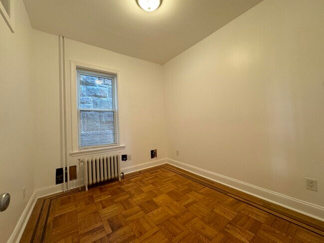 Building Photo - 445 Monmouth St