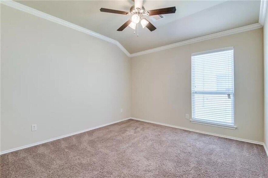 Building Photo - 840 English Ivy Dr