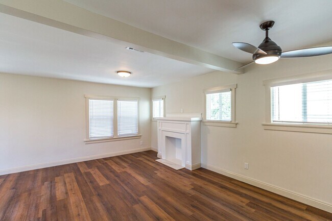 Building Photo - 338 S Benton Way
