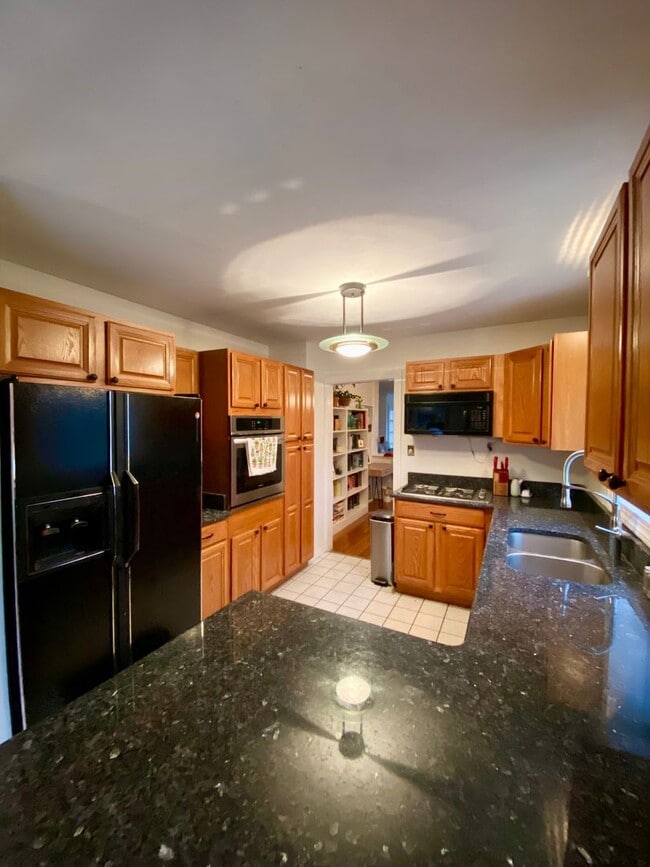 Building Photo - Spacious 3BR Home Minutes from Downtown Johnson City | W/D Included | Garden Beds