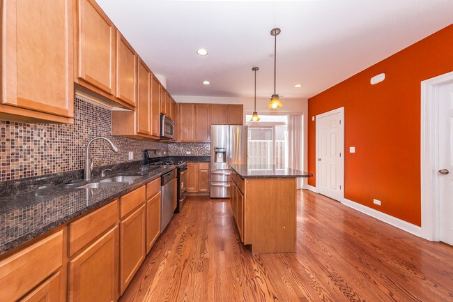 Building Photo - 1193 S Grove Ave