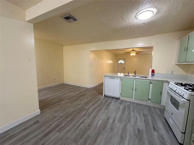 Building Photo - 10238 Torrington Ln